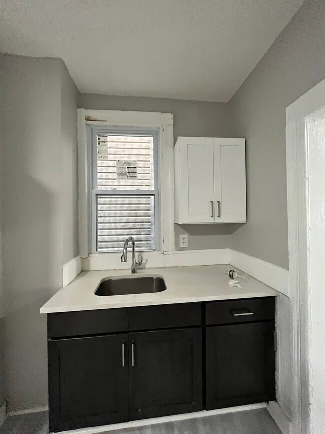 Building Photo - 77 2nd St