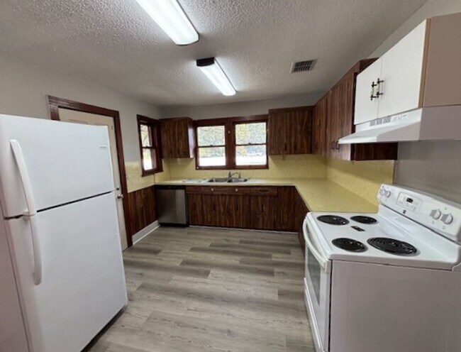 Foto del edificio - 8469 Cobb Rd