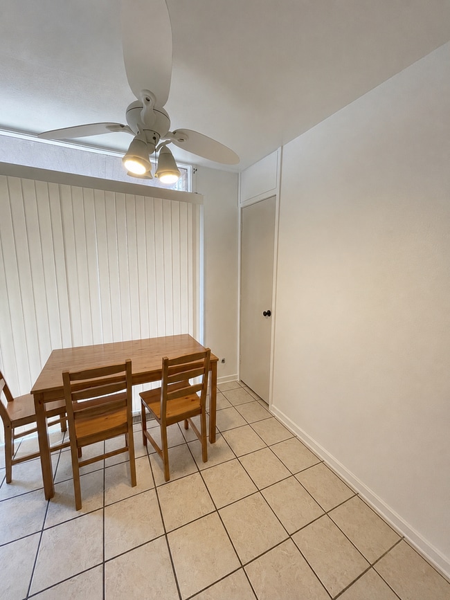 Building Photo - Spacious Ground Level 2 Bedroom 1 Bath