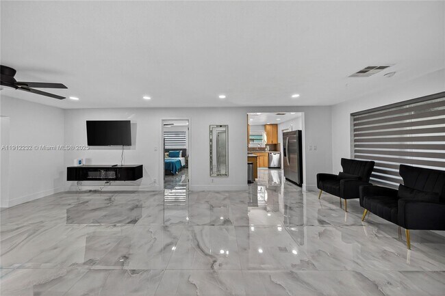 Foto del edificio - 3130 SW 16th St