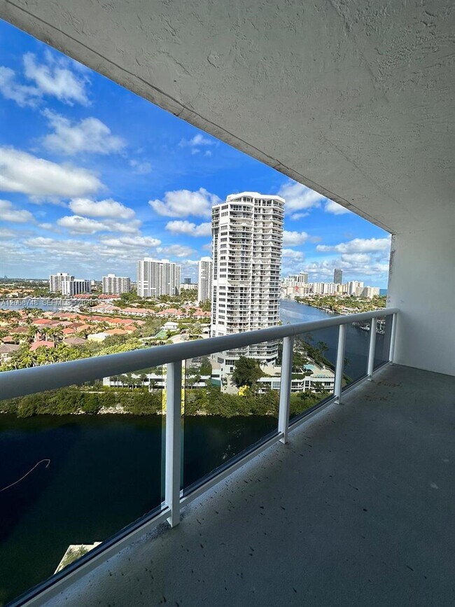 Foto del edificio - 20515 E Country Club Dr