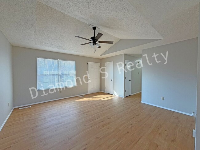 Building Photo - Charming and Clean 3 Bedroom House Available - South Springfield