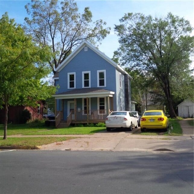 Building Photo - 1008 6th St E