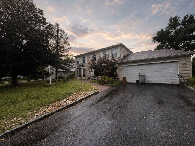 Building Photo - 8 Lindner Ln
