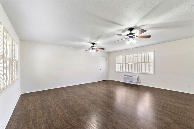 Building Photo - 15035 Nuwood Ln