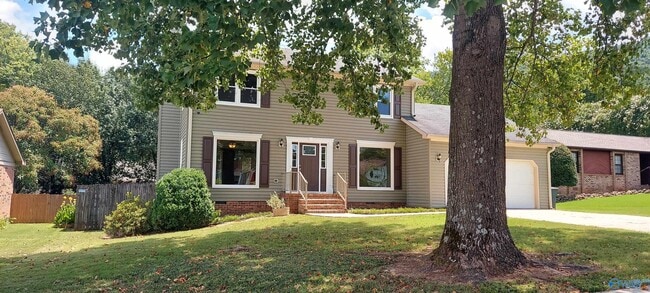 Building Photo - 13031 Camelot Dr SE