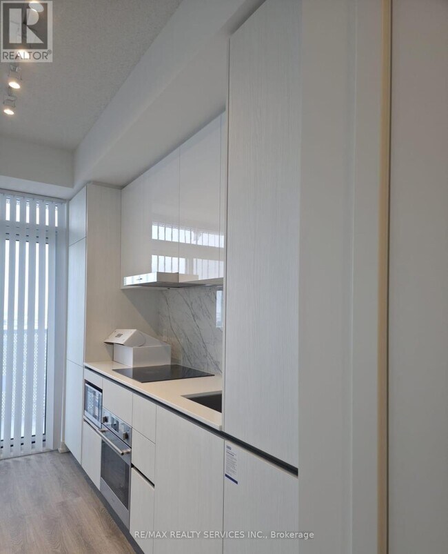 Building Photo - 8 Interchange Wy