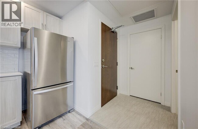 Building Photo - 108 Garment St