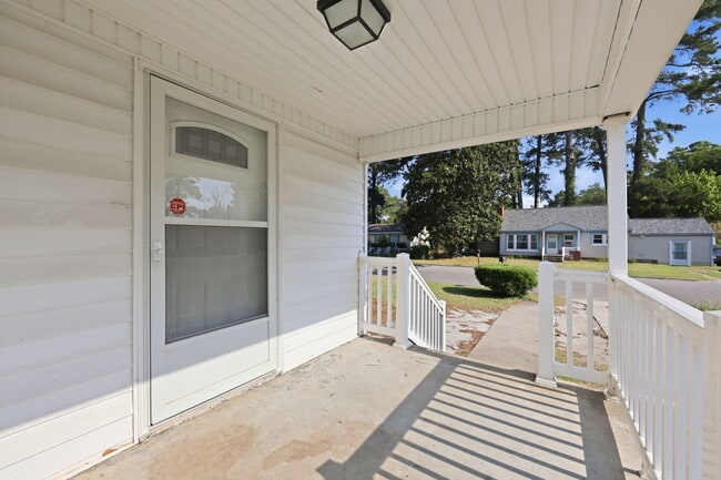 Building Photo - 200 S Sylvan Dr