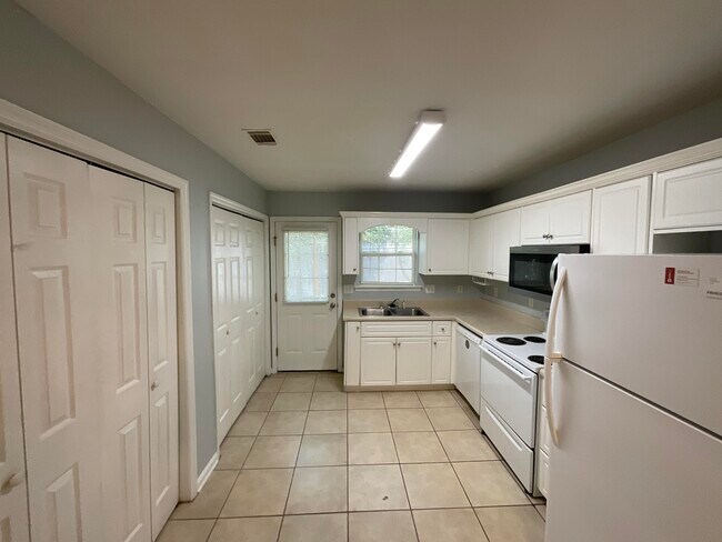 Foto del edificio - 4463 Belair Dr