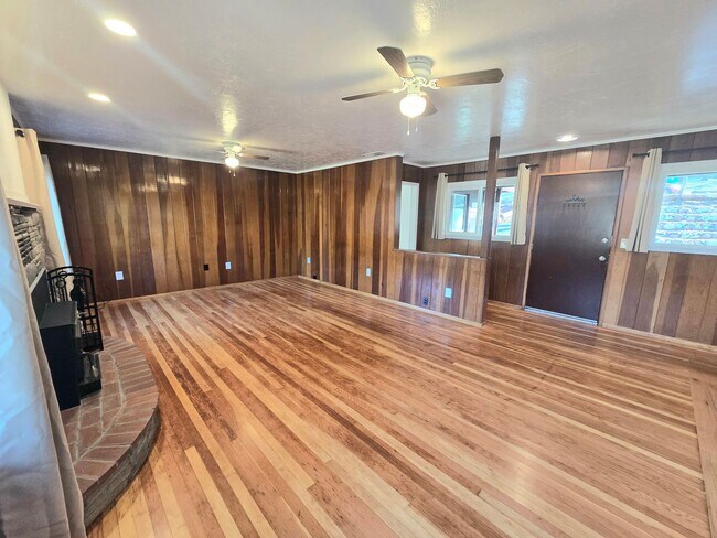 Foto del edificio - Calm Surrounds This Beautiful Cabin Home