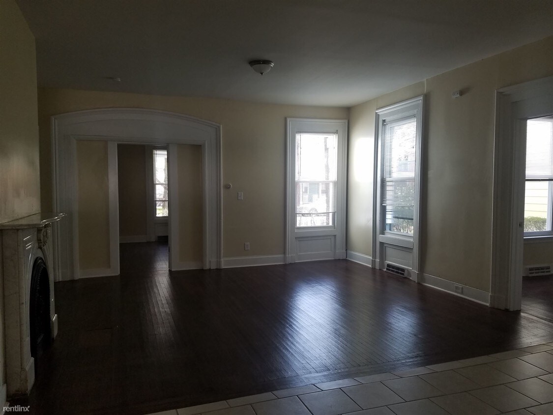 Foto principal - 4 br, 1 bath Apartment - 648 Elm St