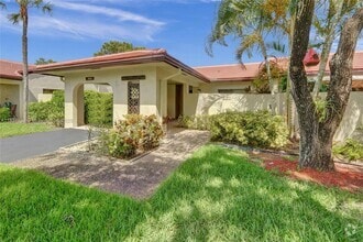 Building Photo - 8511 Casa Del Lago
