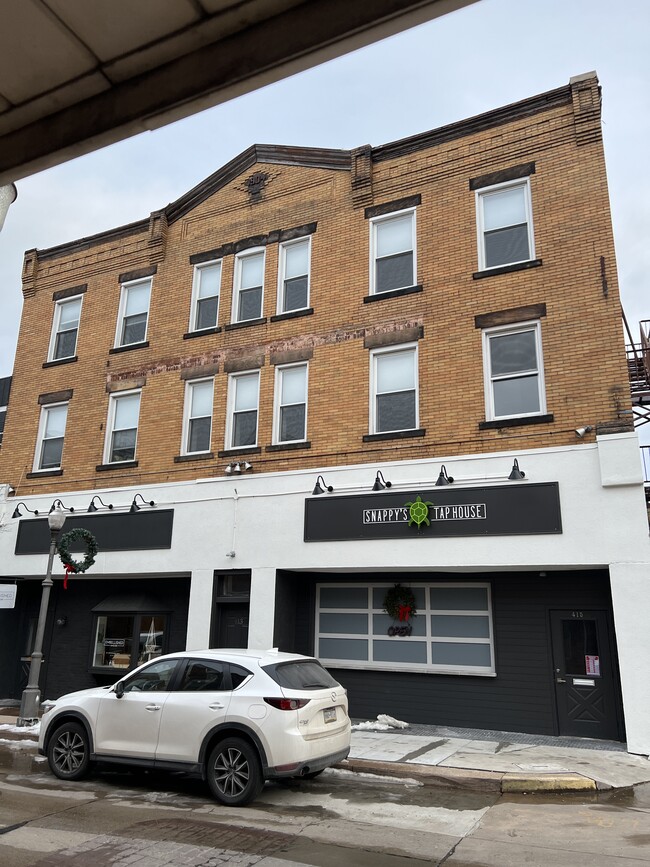Building Photo - 413 Mill St