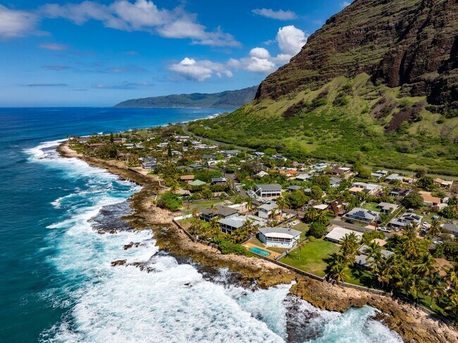 Foto del edificio - Ocean Front Property in Waianae with a quiet rural setting 3/3 Single Family Home and a 2/1 Cottage