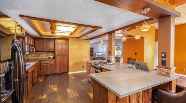 Building Photo - 1483 Glastonberry Rd