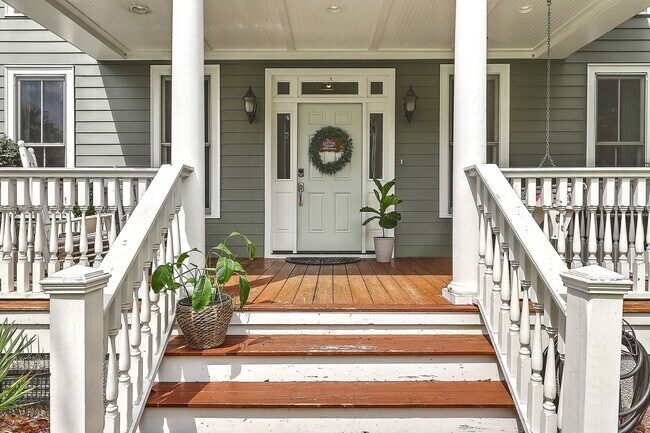 Foto del edificio - Beautiful Home in Hunt Club!