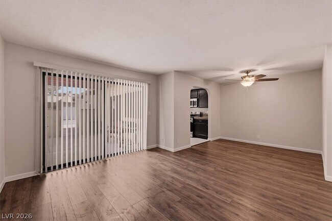 Foto del edificio - 2410 Pickwick Dr