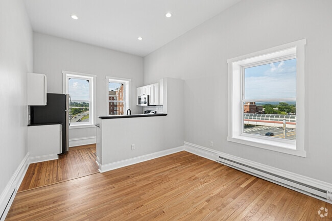 1BR, 1BA - 1,000SF - Living Room - 3 State St