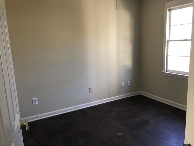 Building Photo - 1222 Bailing Dr