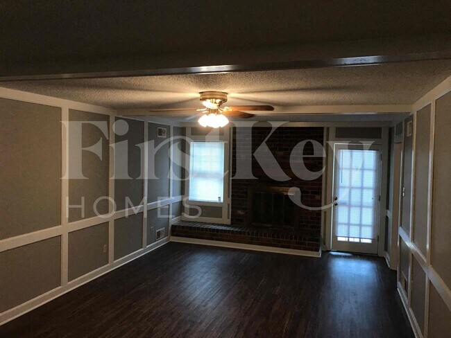 Foto del edificio - 5015 Hickory Bark Dr