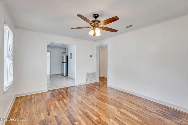 Building Photo - 180 Tulip St