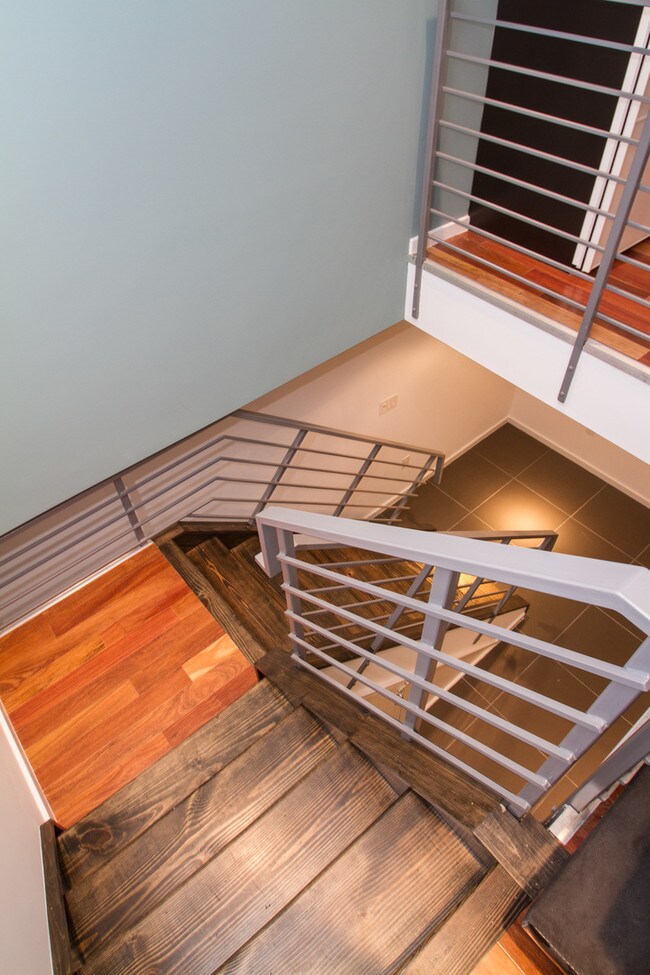 Building Photo - 2 E Girard Ave