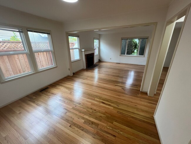 Building Photo - Fully upgraded 2 bed 2.5 bath house in Pal...