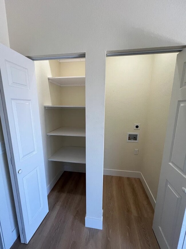 Building Photo - 3068 Redwood Dr