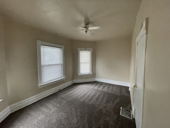 Building Photo - 861 E 300 S