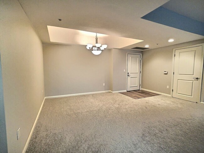 Foto del edificio - Huge 2 Bedroom/2 Bath Condo at Park Townsend in Downtown San Jose