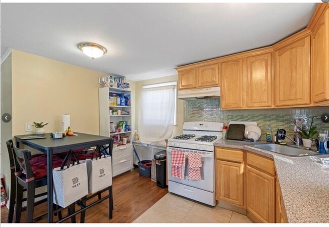 Building Photo - 2273 Pacific St