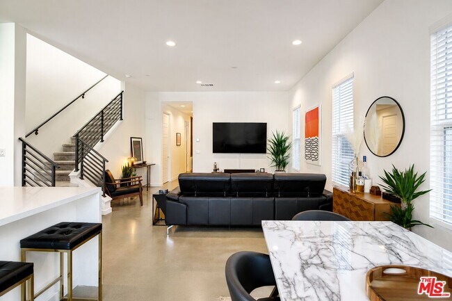 Foto del edificio - 2693 Paragon Loop