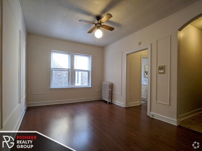 Building Photo - 2825 N Burling St
