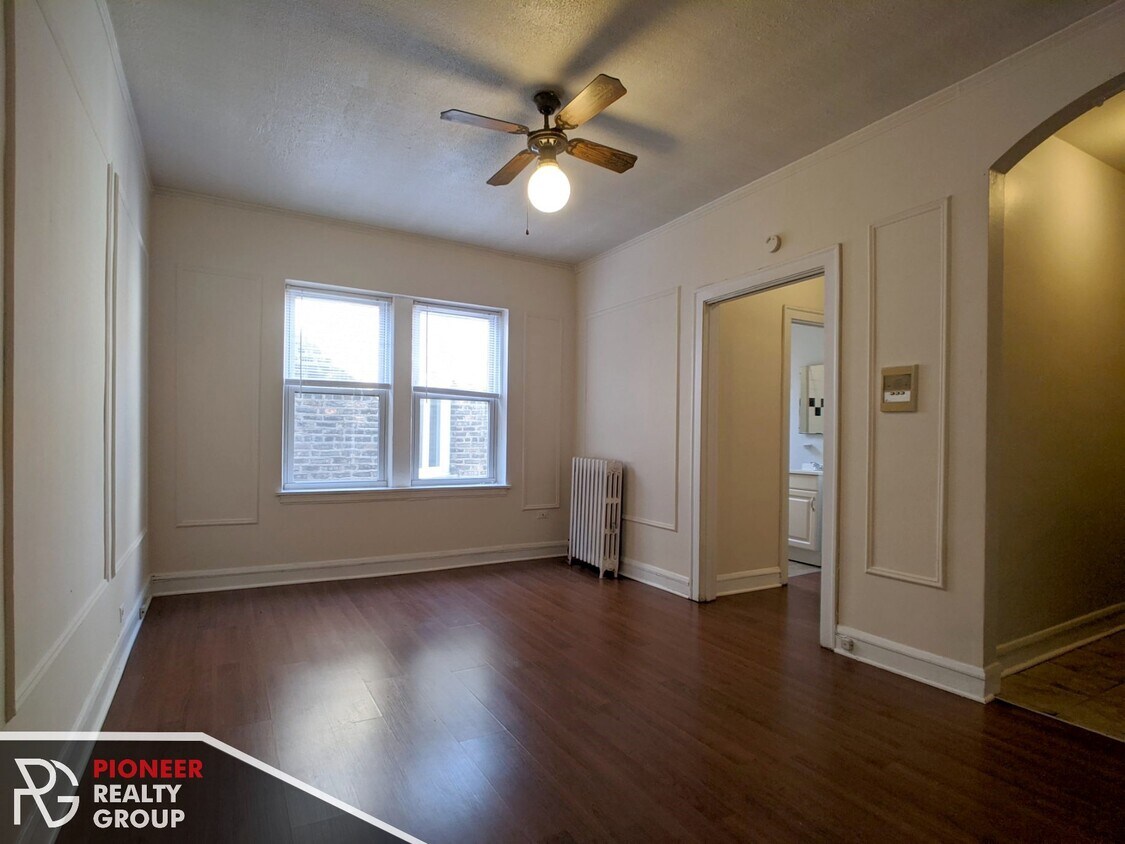 Foto principal - 2825 N Burling St