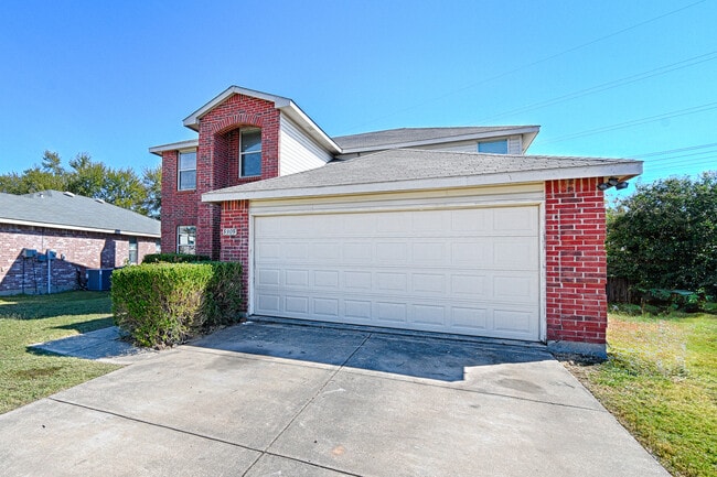 Building Photo - 5909 Thoroughbred Trl