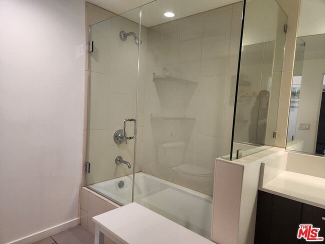 Building Photo - 6683 Franklin Ave