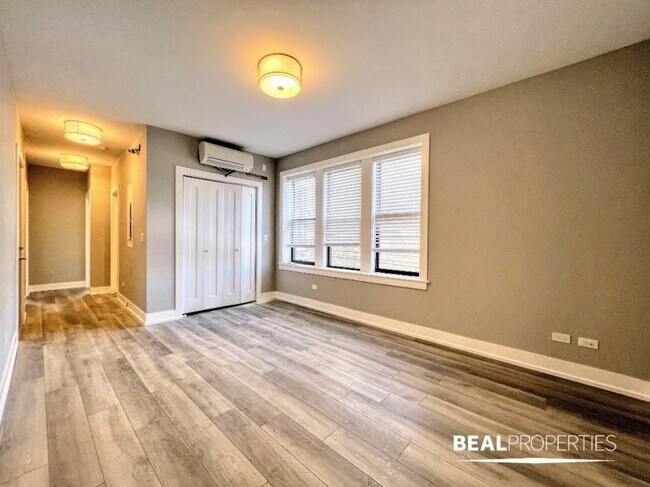 Foto del edificio - 2 bedroom in CHICAGO IL 60613