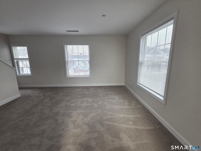 Building Photo - 31 Fairgate Dr