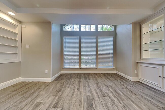 Foto del edificio - 5418 Garden Village Dr