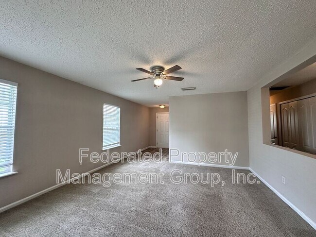 Foto del edificio - 2113 Fresco Dr