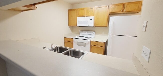 Building Photo - 2740 W Tharpe St
