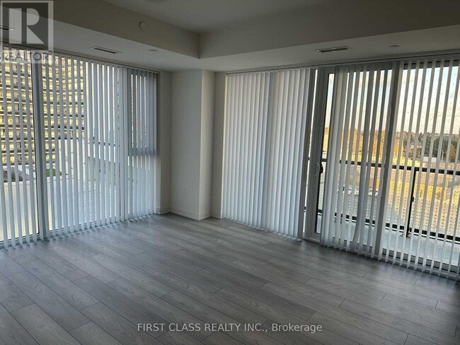 Building Photo - 5858 Yonge St