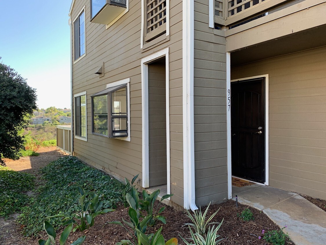 Your corner condo - 957 Wind Drift Dr