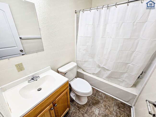 Foto del edificio - 702 Couch St