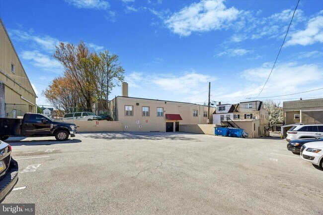 Foto del edificio - 1015 W Lancaster Ave
