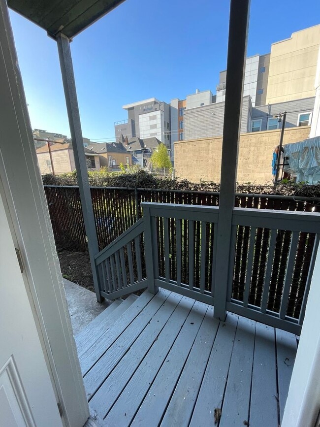 Photo - Large Lower Unit - 627 W Grand Ave Apartment