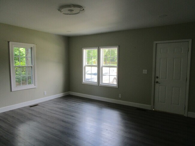 Building Photo - 22 Buttercup St