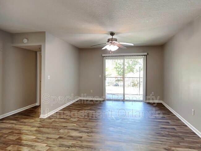 Foto del edificio - 725 Crest Pines Dr