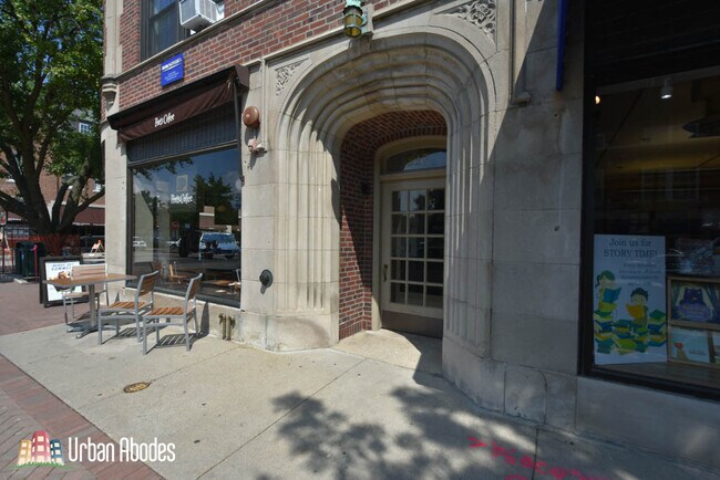 Building Photo - 817 Elm St